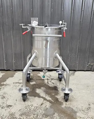 Used LEE INDUSTRIES INC. 25 "DBT" Stainless Steel Tanks Quebec CA | Carter-Wilson Equipment Services #914520