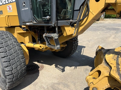 USED 2004 JOHN DEERE 670C SERIES 2