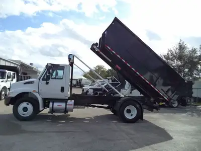 Used 2019 INTERNATIONAL _UNKNOWN_ Hooklifts & Roll-Offs Florida US | TLC Truck & Equipment #1568910