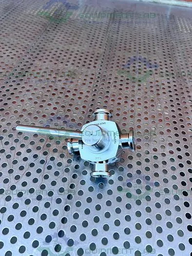Used GE HEALTHCARE SALVI DN6 776 4-WAY 316L VALVE 18-5757-01 W/ 1/2" SANITARY FITTING Valves/Fittings California US | Equipment Lab #485534
