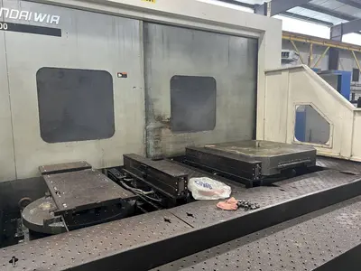 USED 2010 HYUNDAI WIA KH1000
