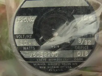Honeywell Skinner V5D58200 Solenoid Valve 125 PSI Body Only Flange Mount