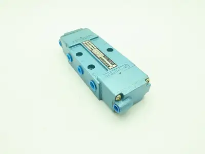 Skinner S4AAGBX3 Pneumatic Directional Control Valve 5-Way 2 Pos 150PSI 1/2" NPT