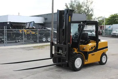 Used 2017 YALE GLP120VX Internal Combustion Forklifts: Pneumatic Tire Florida US | Truck and Van Outlet #1509244