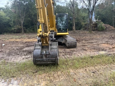 2025 KOMATSU PC210LC-11 Excavators | Mid South Machinery (2)