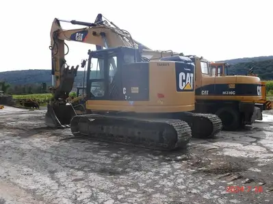 Used 2017 CATERPILLAR 325FLCR Crawler Excavators New York US | Beck Equipment #1509283