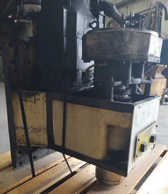 BRIDGEPORT 2216 CNC HEAD COMPLETE FANUC AC SPINDLE MOTOR UAASKD-06DBM13 WORKING