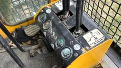 USED 2000 Deere 693B