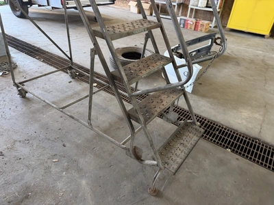 Used _UNKNOWN_ _UNKNOWN_ Ladders Indiana US | Miedema Asset Management Group #1414725
