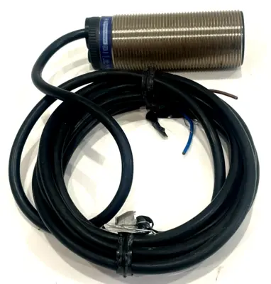 NEW TELEMECANIQUE XSA-V12801 PROXIMITY SENSOR XSAV12801