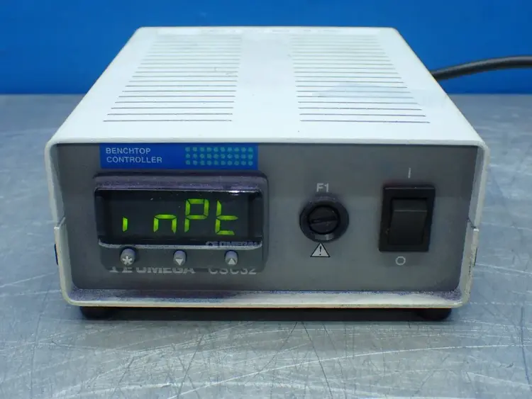 Used OMEGA CSC32 Temperature Controls Ohio US | HGR 24 #864689