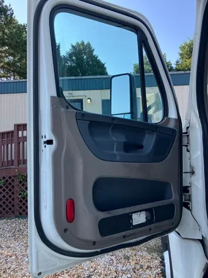 USED 2015 FREIGHTLINER CASCADIA 125