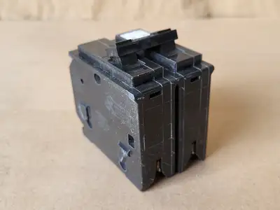 USED SCHNEIDER ELECTRIC CHOM220