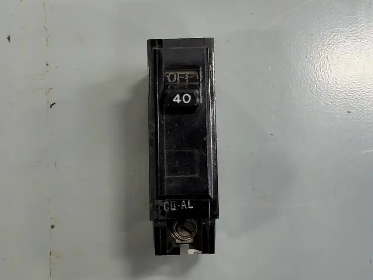 Used CANADIAN GENERAL ELECTRIC _UNKNOWN_ Switchgears British Columbia CA | Lenmark #243211