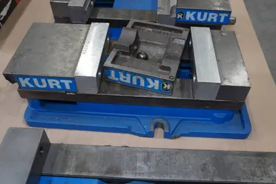 *4* Kurt Machine Vises