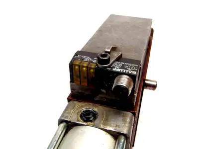 Used Parker/ Destaco/ Balluff P82G63-3100U 82G6N-631E603-0099A Pneumatic Cylinders Michigan US | Maverick Industrial Sales #1410783