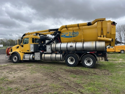 USED 2017 PETERBILT 567 6X4