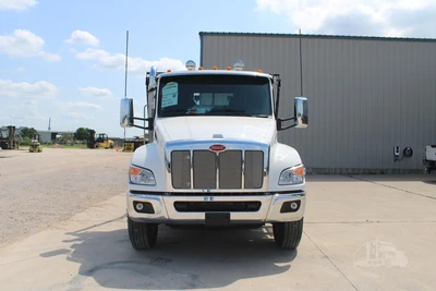 New | in-Stock 2027 PETERBILT 548 Rolloff Trucks Texas US | Roll Off Truck World #1492013