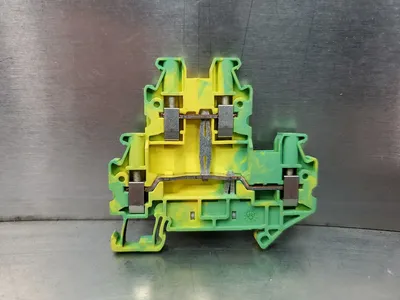 Phoenix Contact Typ UTTB 4-PE Terminal Block. 4D-8