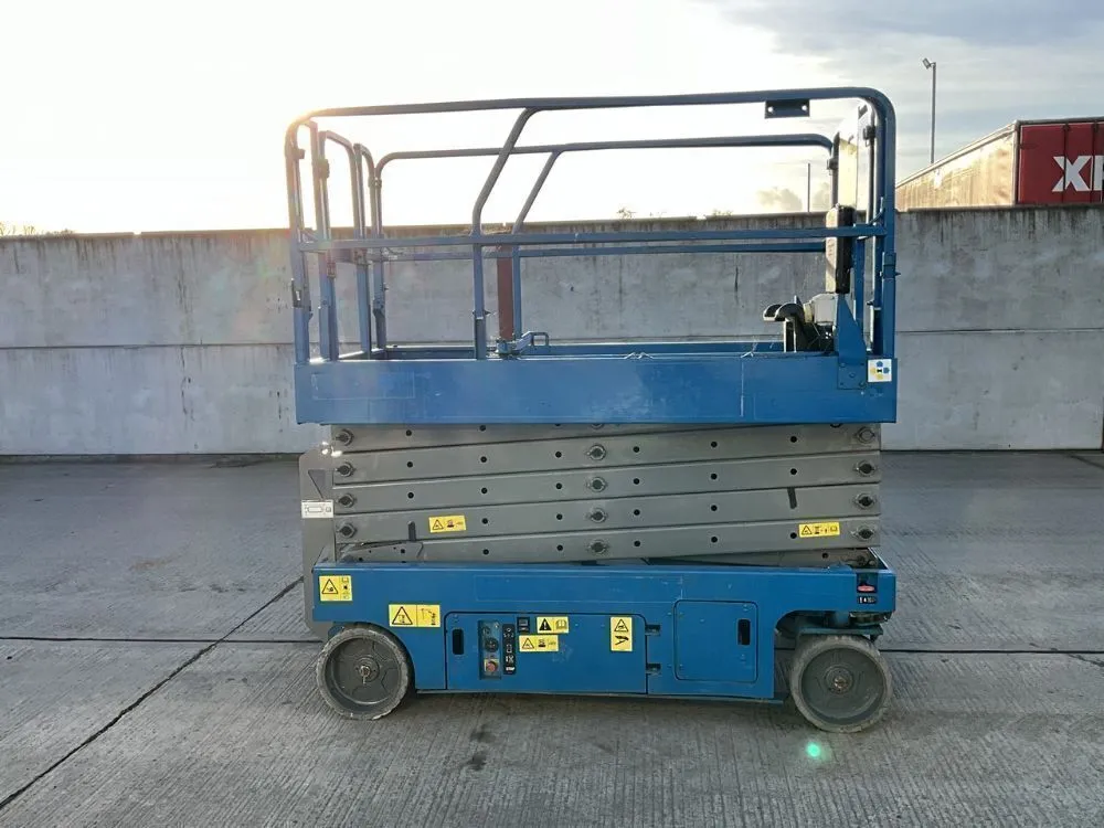 USED 2005 GENIE GS3246