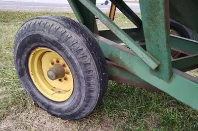 Used 1978 JOHN DEERE 350-22 Gravity Wagons Louisiana US | Proxy Equipment #1385302