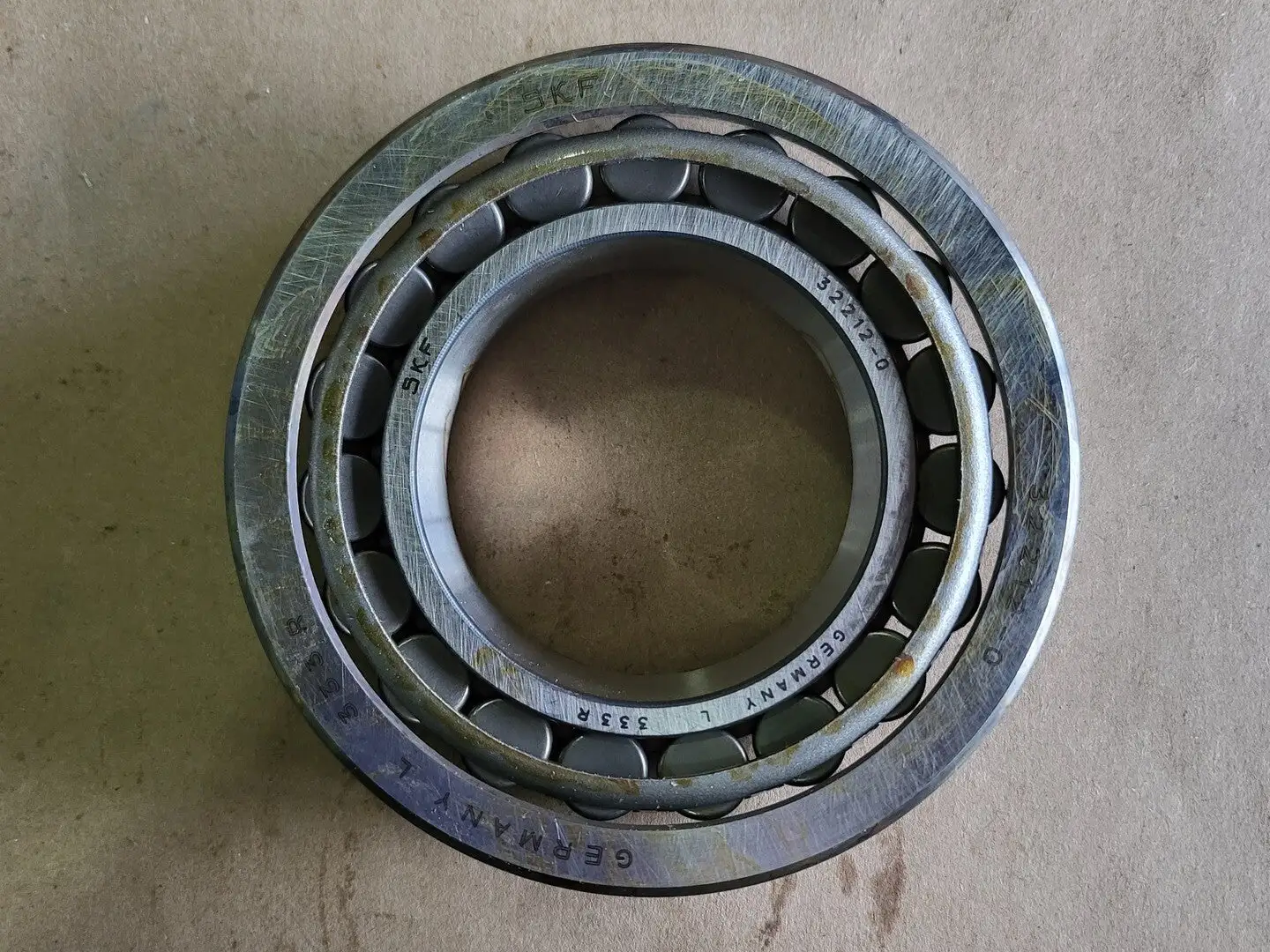 NEW SKF 32212 J2/Q