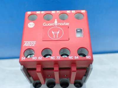NEW ALLENBRADLEY 100SC09EJ32BC