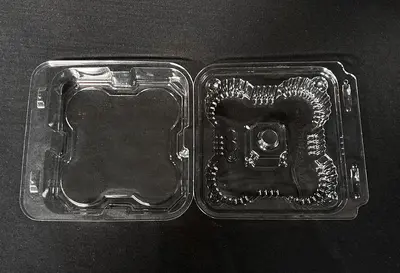 NEW, in-the-box — Commercial Packaging: 4-Count Muffin (small) See-Thru Clamshell