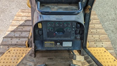 USED 2006 DEERE 750J LT