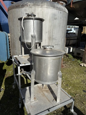 30L S/S Enclosed Vertical Tank