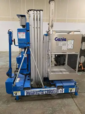 2000 Genie IWP20 Man Lift