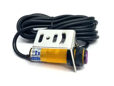 USED HUCHDO DIFFUSE PHOTOELECTRIC SENSOR NPN 7-50CM RANGE E3F-DS50CA