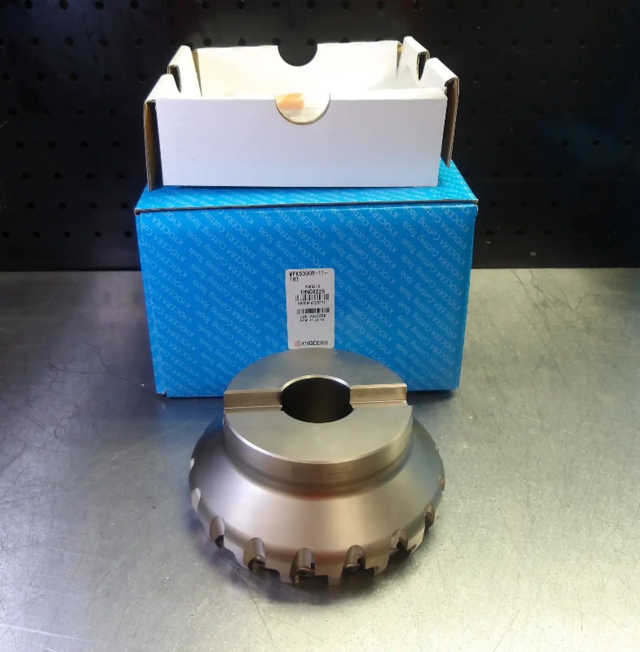 Kyocera 127-135.64mm Indexable Facemill 1.5" Arbor MFK5000R-11-18T (LOC2548A)