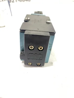 MAC 82A-AD-000-TU-DDAP-1DK 4-Way Solenoid Directional Spool Valve 24V 150PSI NIB