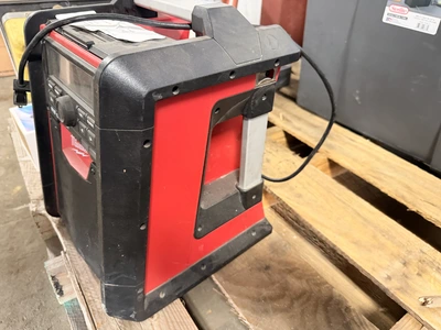 Used MILWAULKEE M18 CHARGER RADIO Battery Chargers Michigan US | Miedema Asset Management Group #1369573