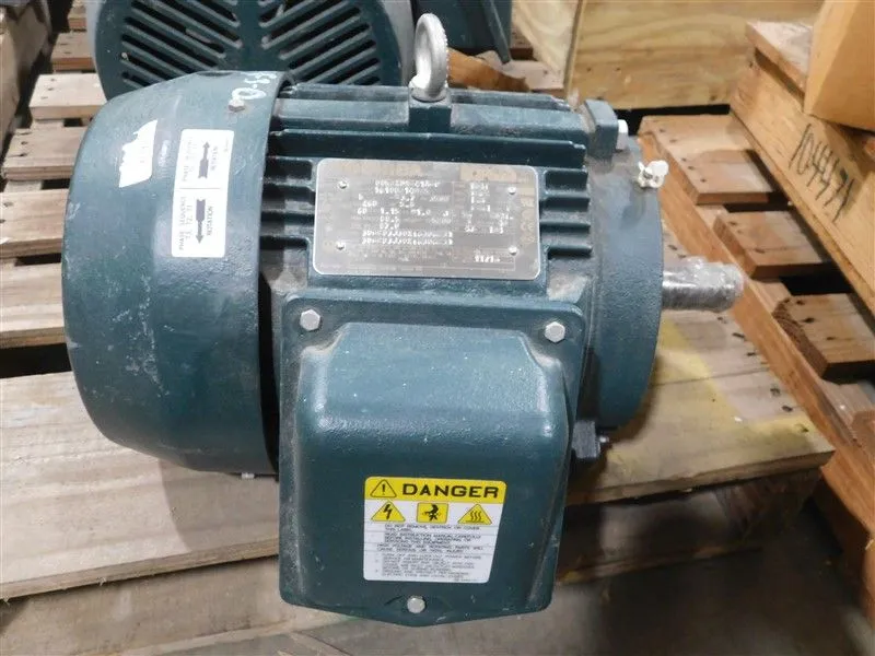 Toshiba 0052XDSB41A-P Motor 5 HP 3.7kW 3500 RPM 5200 Max. RPM 460V 1.15 SF Used