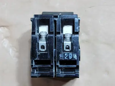 15 Amp 2 Pole 120/240 Volts Circuit Breaker