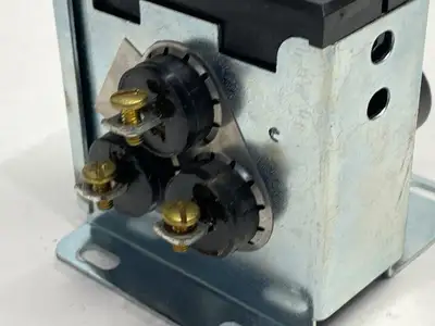 USED MDI DISPLACEMENT RELAY CONTACTOR 120V COIL 30A 600VAC