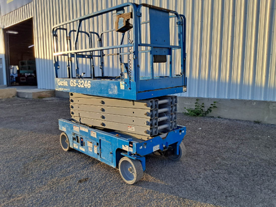 USED 2019 Genie GS-3246