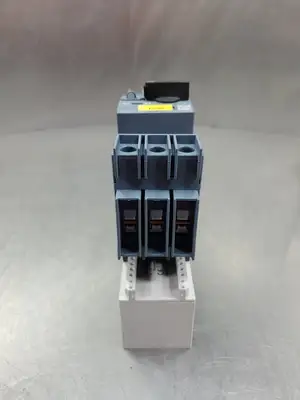 USED Siemens 3RV2711-1DD10 SIRIUS Circuit Breaker w/8US1651-5DK02 Base Unit