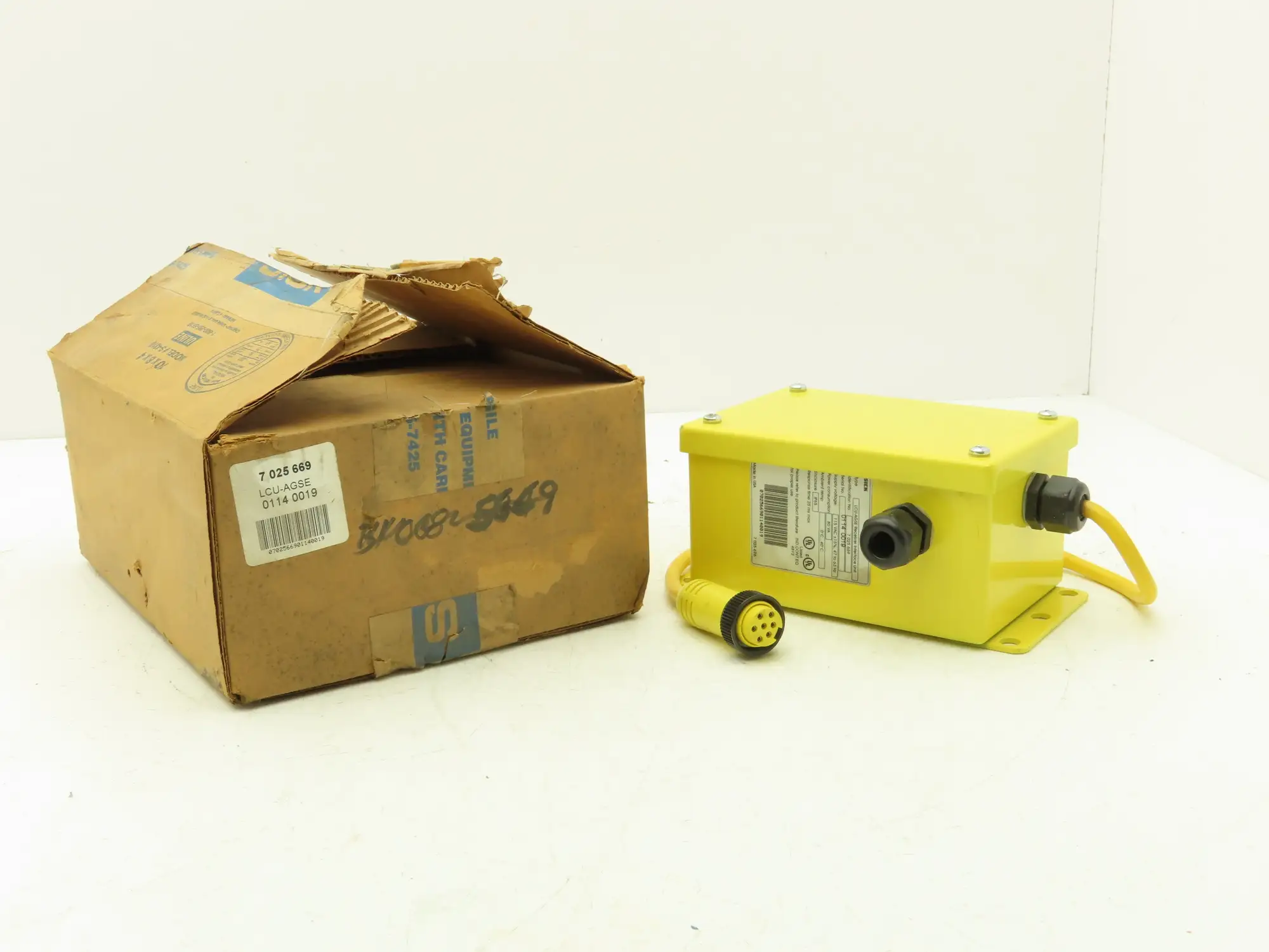 Sick LCU-AGSE Safety Sensor Receiver Interface Unit Woodhead 42939 Connector