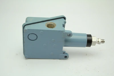 Used United Electric Controls H100 358 Pressure Switches California US | Davliegogo LLC #1705243