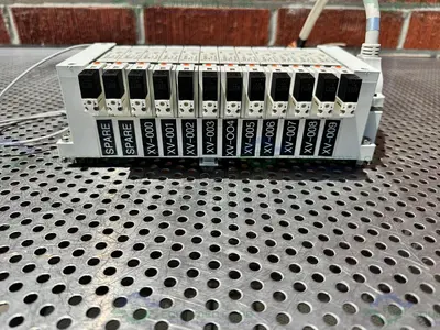 Used LOT OF 12 - SMC VQ2100-5 SOLENOID VALVE MANIFOLD 0.1-0.7 MPA Electronics & Components California US | Equipment Lab #1271595