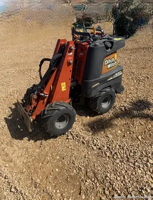 Used 2019 DITCH 2019 DITCH WITCH R300 Compact Utility Loaders Florida US | HDD Broker #1485539