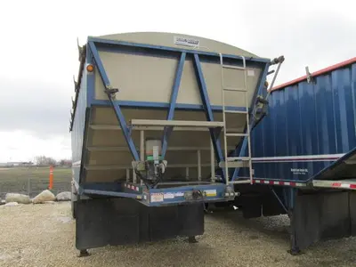 Used 2020 DOEPKER SUPER B GRAIN TRAILERS Grain Hopper Trailers Manitoba CA | Conquest Truck & Auto Sales #1421339