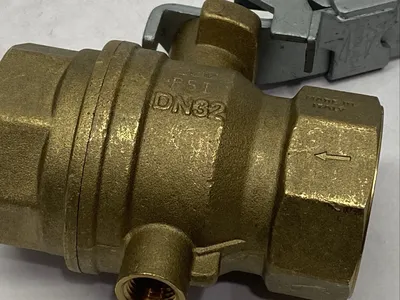 S.93 CW617N | RUB  Vented Ball Valve Brass 1-1/4" NPT - Used