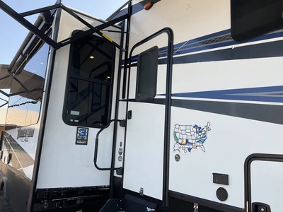 Used 2018 MOMENTUM 395M Campers, Caravans, Motorhomes Michigan US | Miedema Asset Management Group #1334425