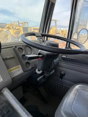 USED 2005 FREIGHTLINER FL70