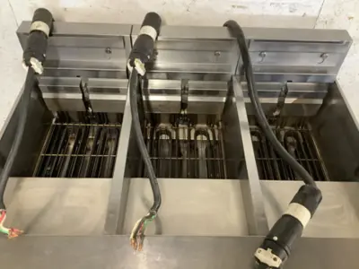 152-0799 Pitco SE14-S 3 Bank Fryer-Missing Filtration Parts