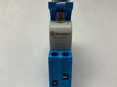 USED FINDER GEN PURPOSE RELAY W/ INDICATOR & 97.02 BASE